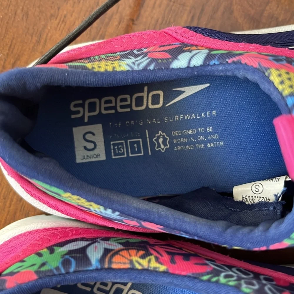Speedo Size Small (13-1) Water Shoes